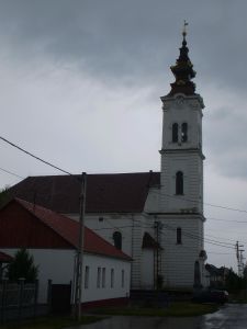  A késő eklektikus stílusú esztári református templom 