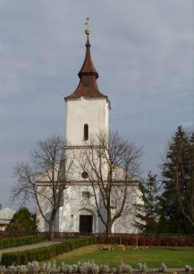  Az 1898-ban részben átalakított középkori tornyú református templom 